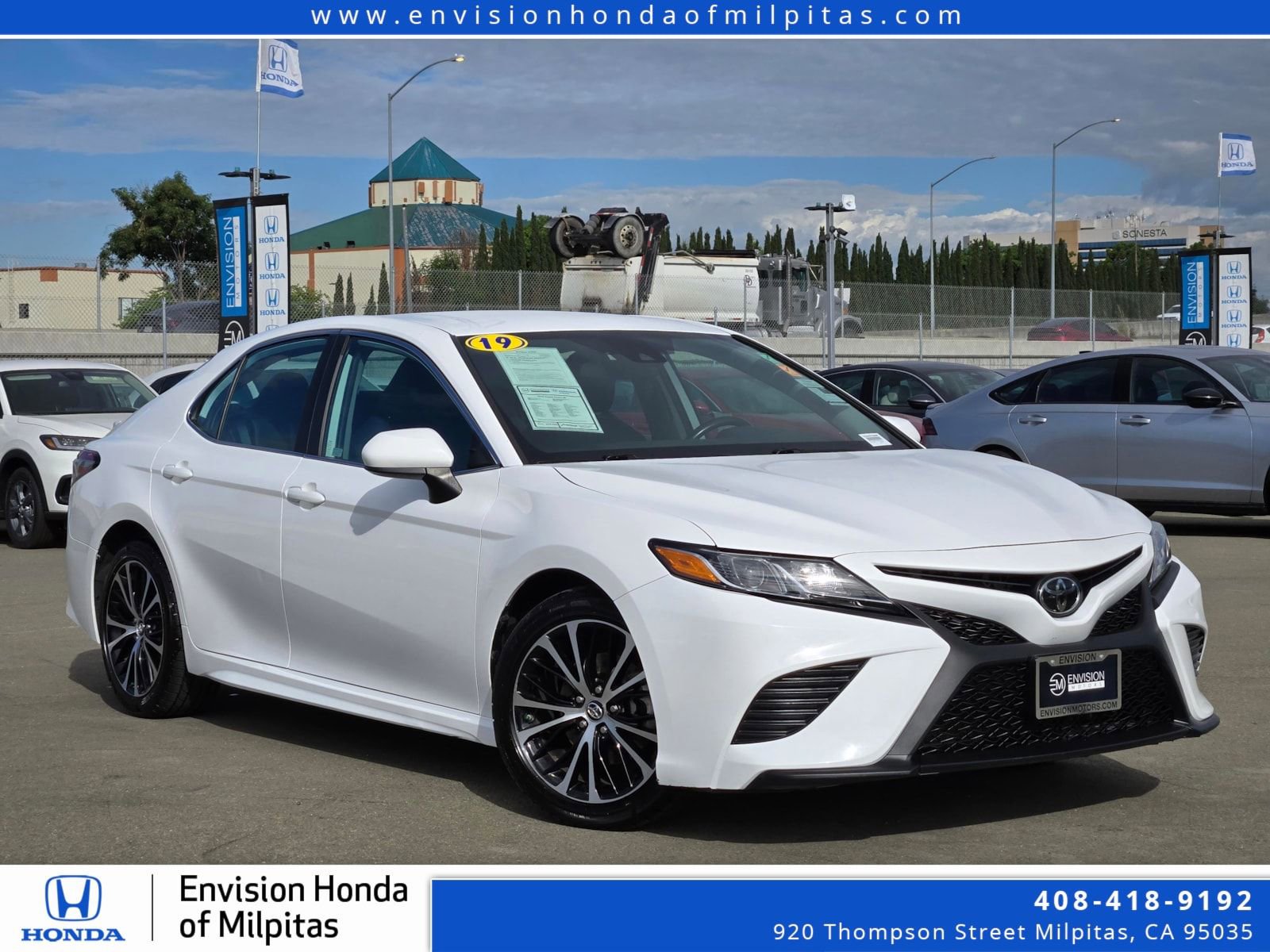 Used 2019 Toyota Camry SE image 1