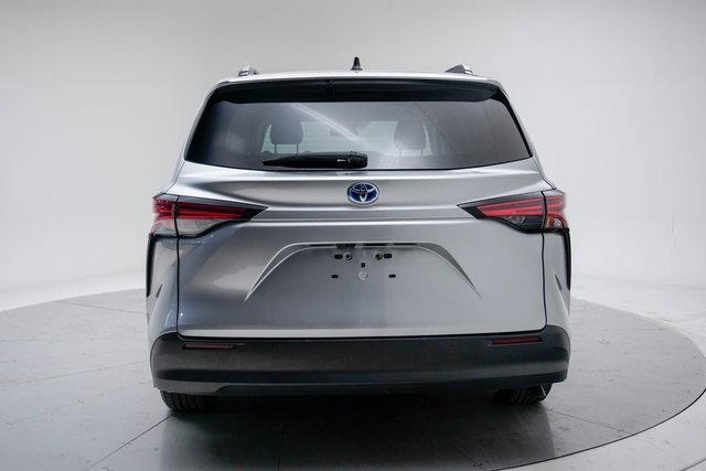 Used 2021 Toyota Sienna LE image 4