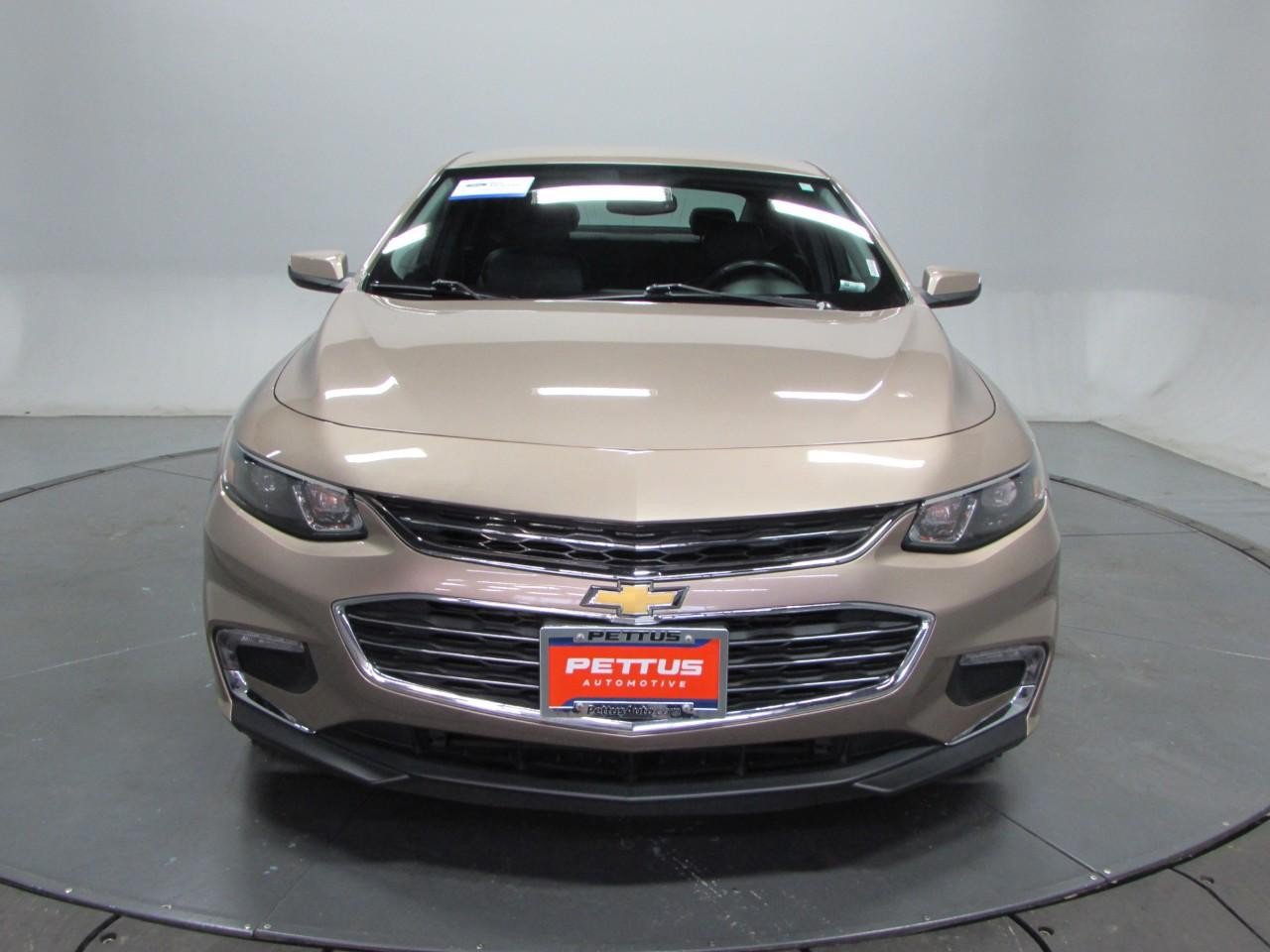 Used 2018 Chevrolet Malibu LT w/ Leather Package FWD image 2