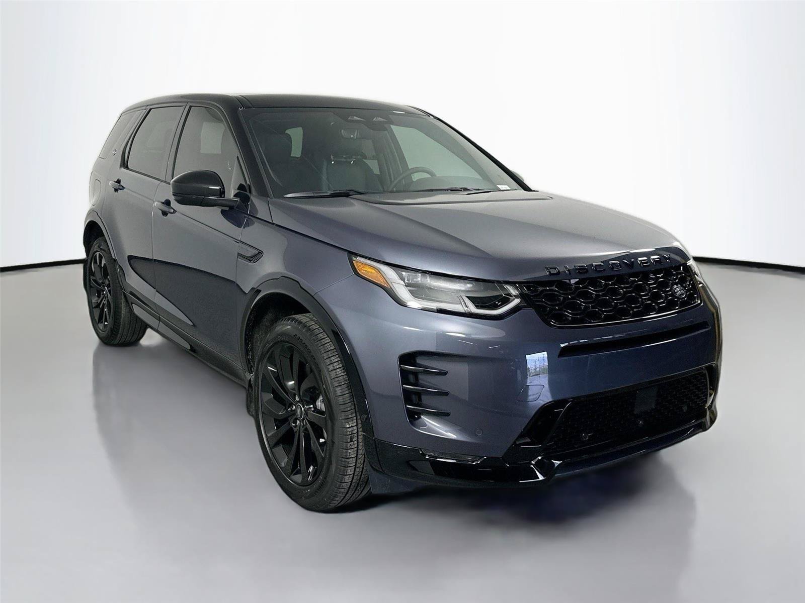 Used 2025 Land Rover Discovery Sport Dynamic SE AWD/4WD image 3