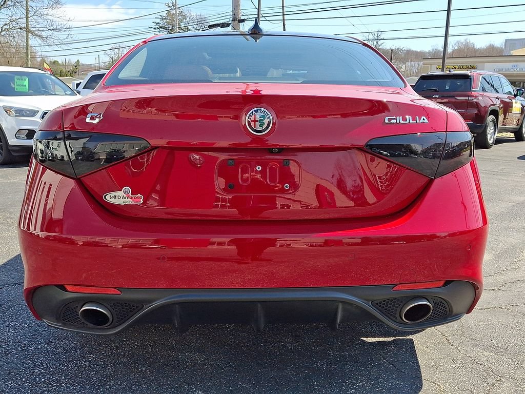 Used 2019 Alfa Romeo Giulia AWD image 5