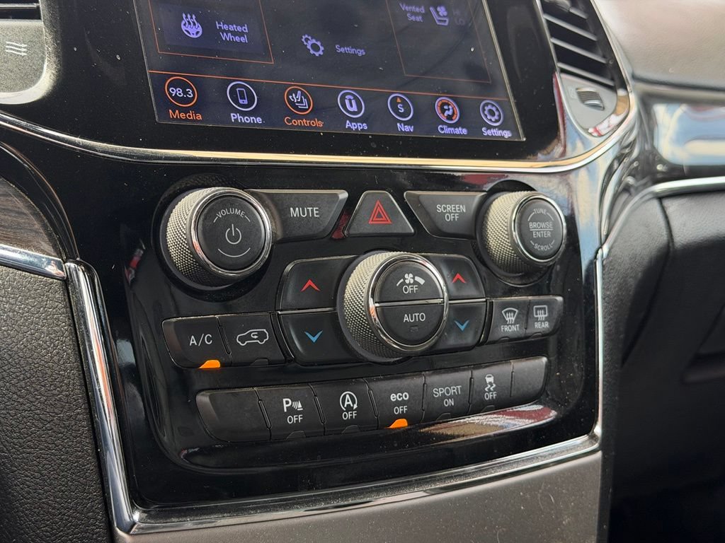 Used 2019 Jeep Grand Cherokee Overland AWD/4WD image 25