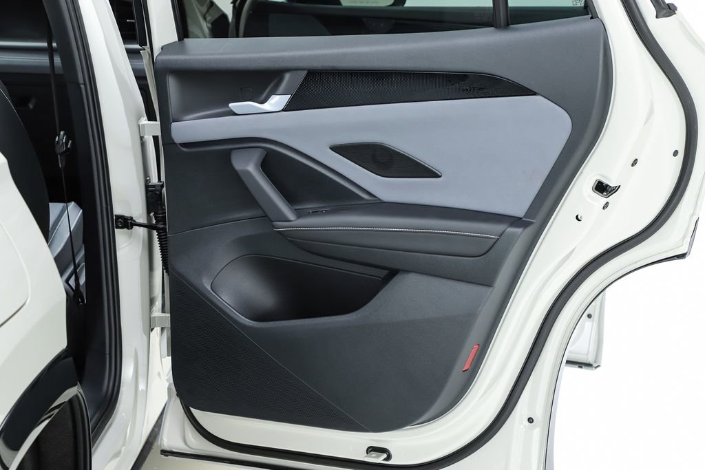 New 2026 Volkswagen Tiguan SE R-Line image 31