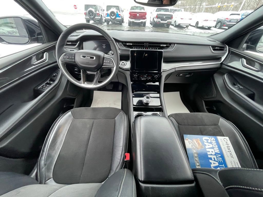 Used 2023 Jeep Grand Cherokee L Laredo image 27