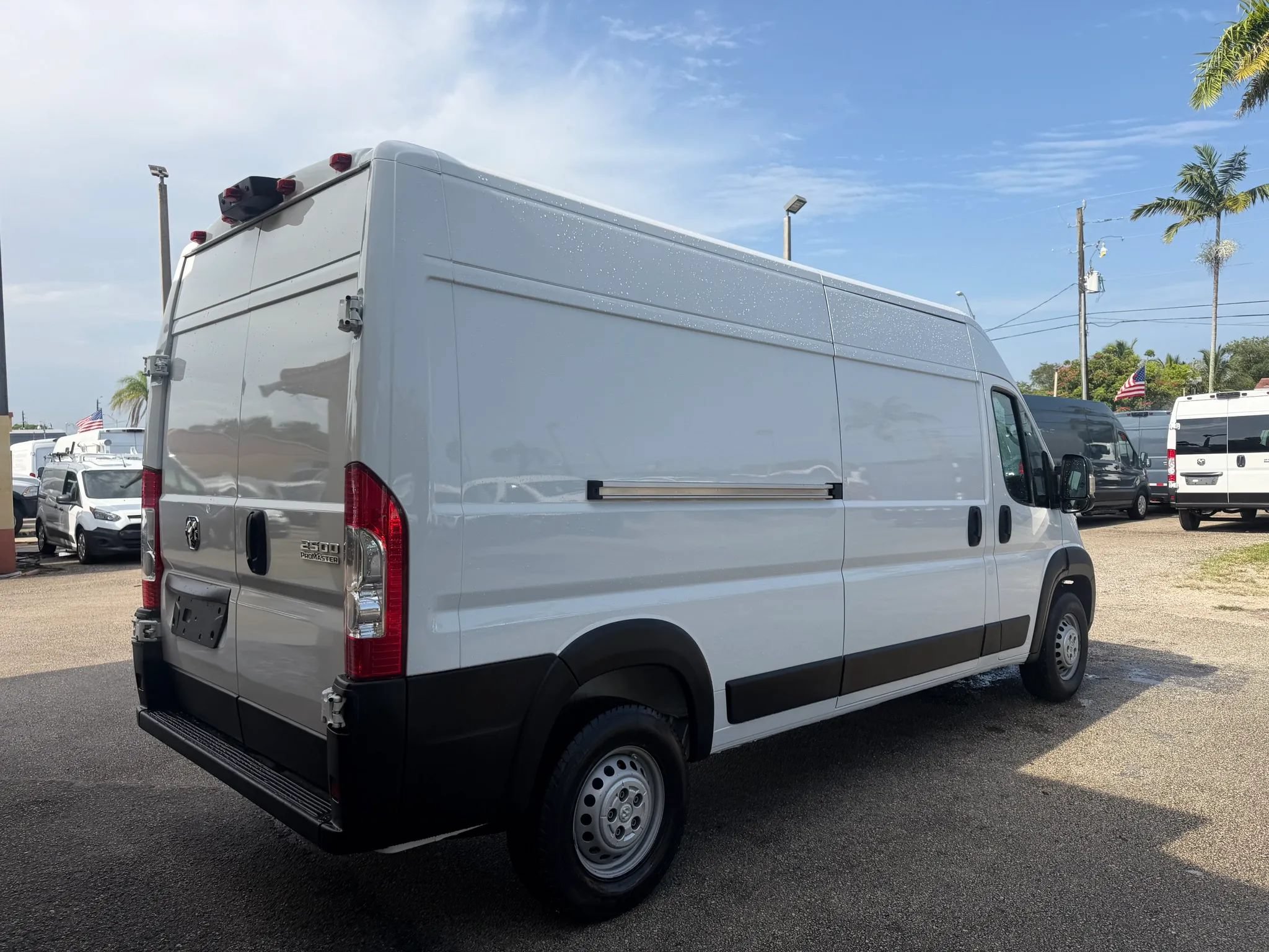 Used 2025 RAM ProMaster 2500 w/ Convenience Group FWD image 7