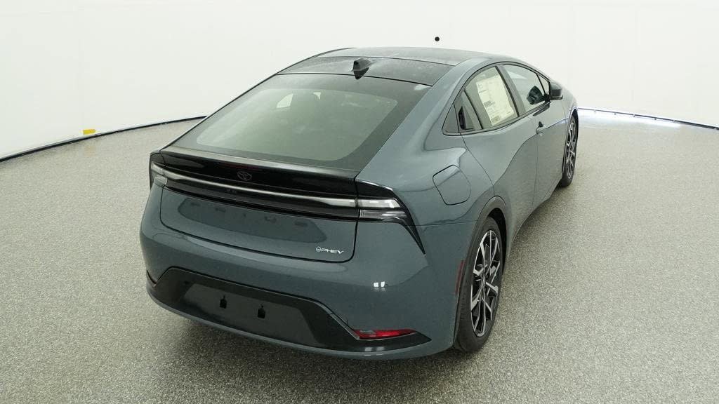 New 2026 Toyota Prius Plug-In Hybrid FWD image 8