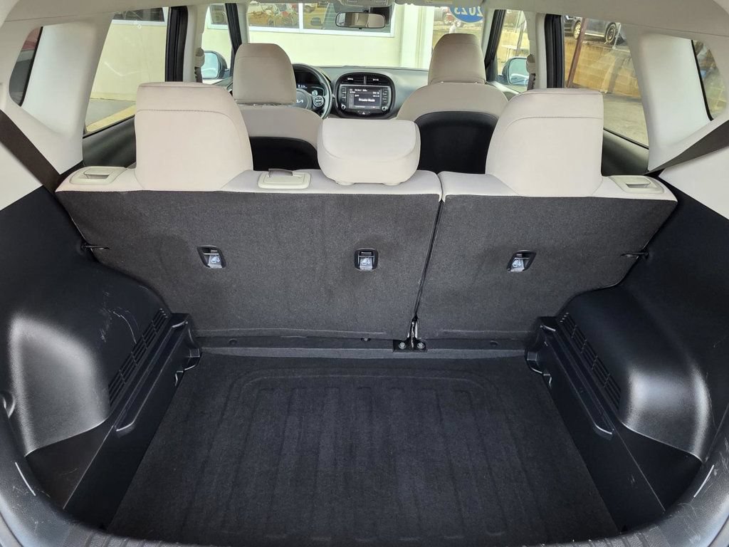 Used 2023 Kia Soul LX w/ LX Technology Package FWD image 10