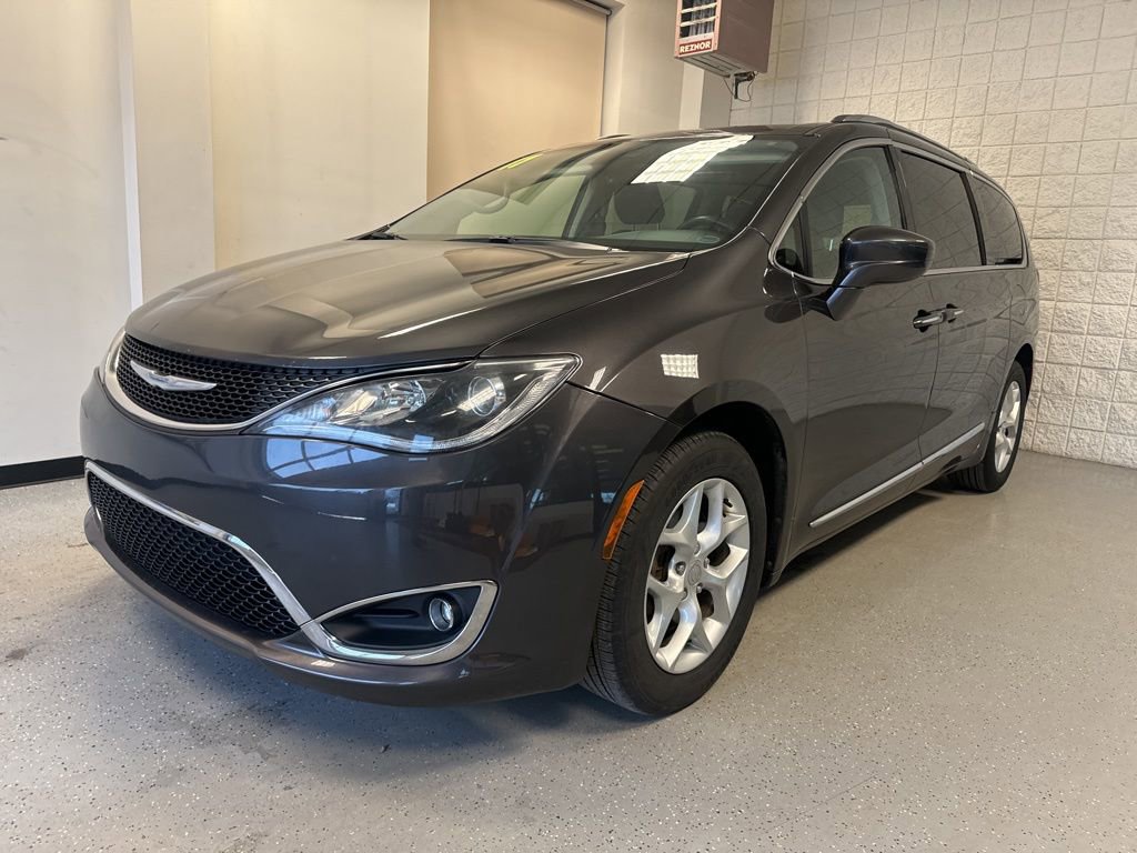 Used 2017 Chrysler Pacifica Touring-L Plus FWD image 42