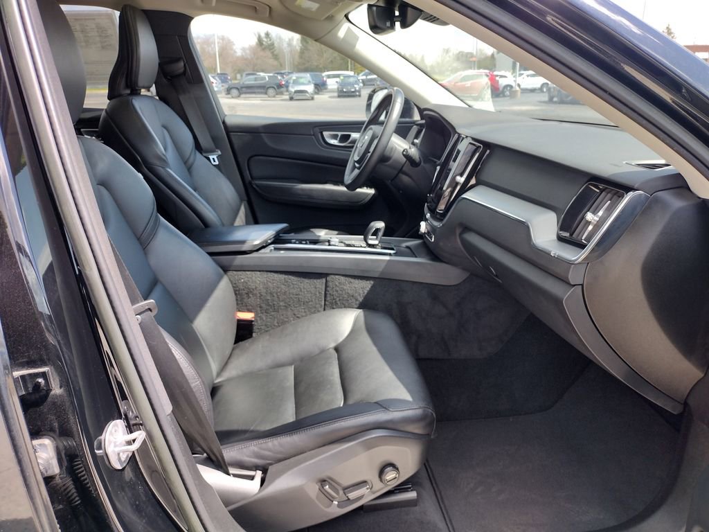 Used 2023 Volvo XC60 B5 Core AWD/4WD image 22