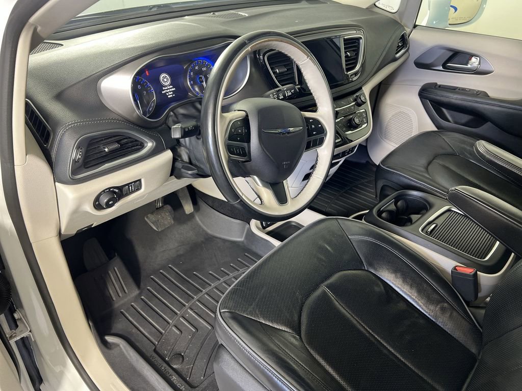 Used 2019 Chrysler Pacifica Limited FWD image 11