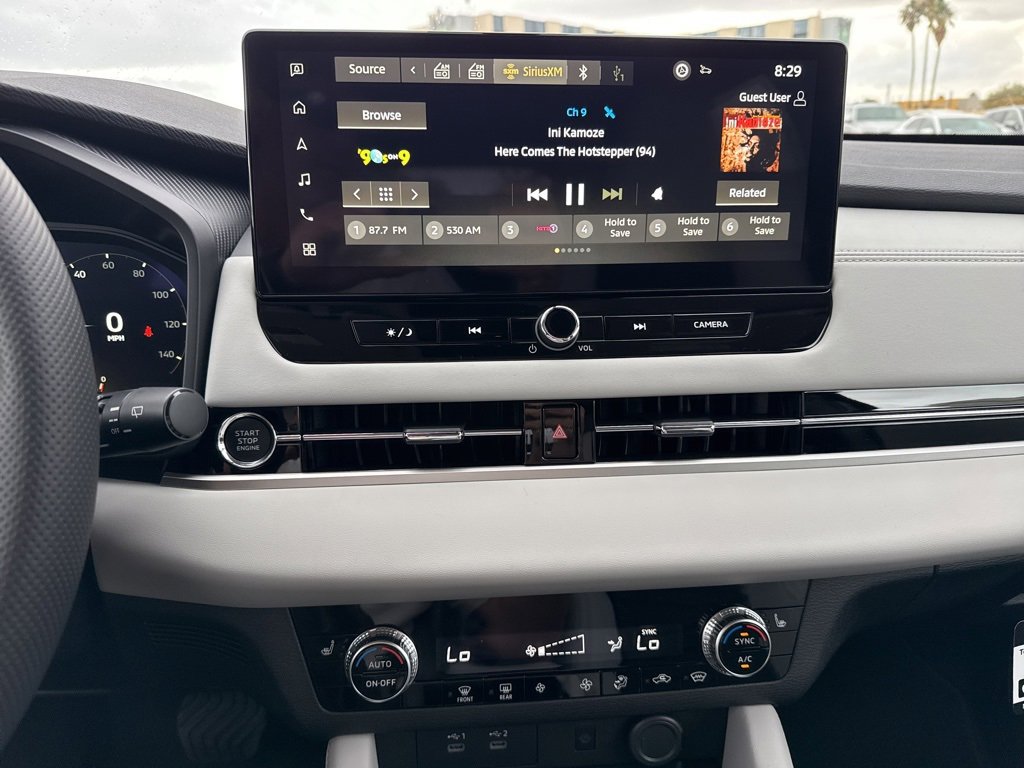 New 2025 Mitsubishi Outlander SE image 15