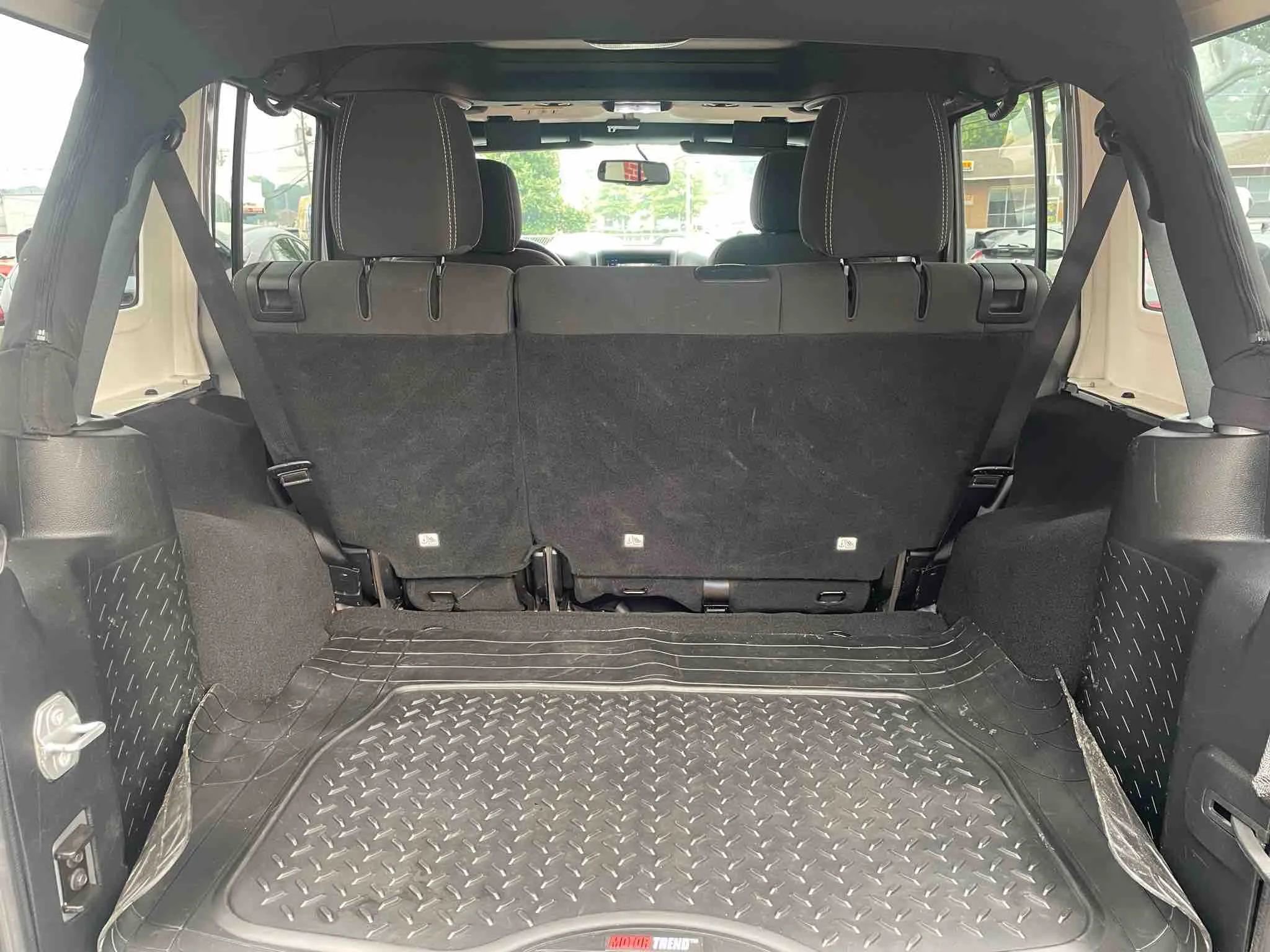 Used 2018 Jeep Wrangler Unlimited Sahara image 15