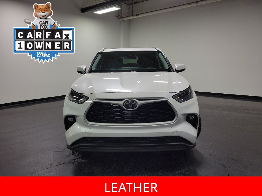 Used 2025 Toyota Highlander XLE AWD/4WD image 3