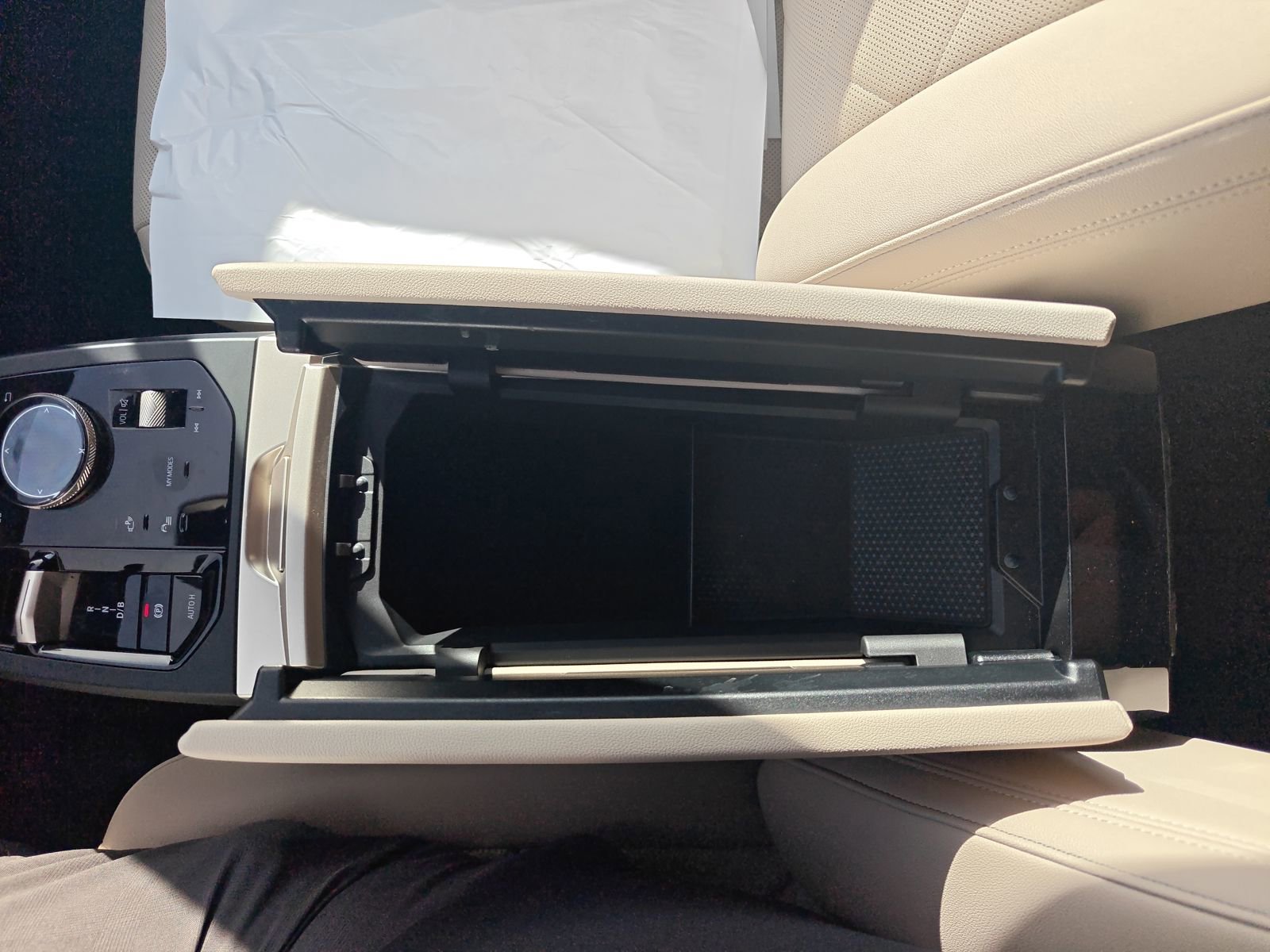 Used 2024 BMW iX xDrive50 w/ Premium Package image 29