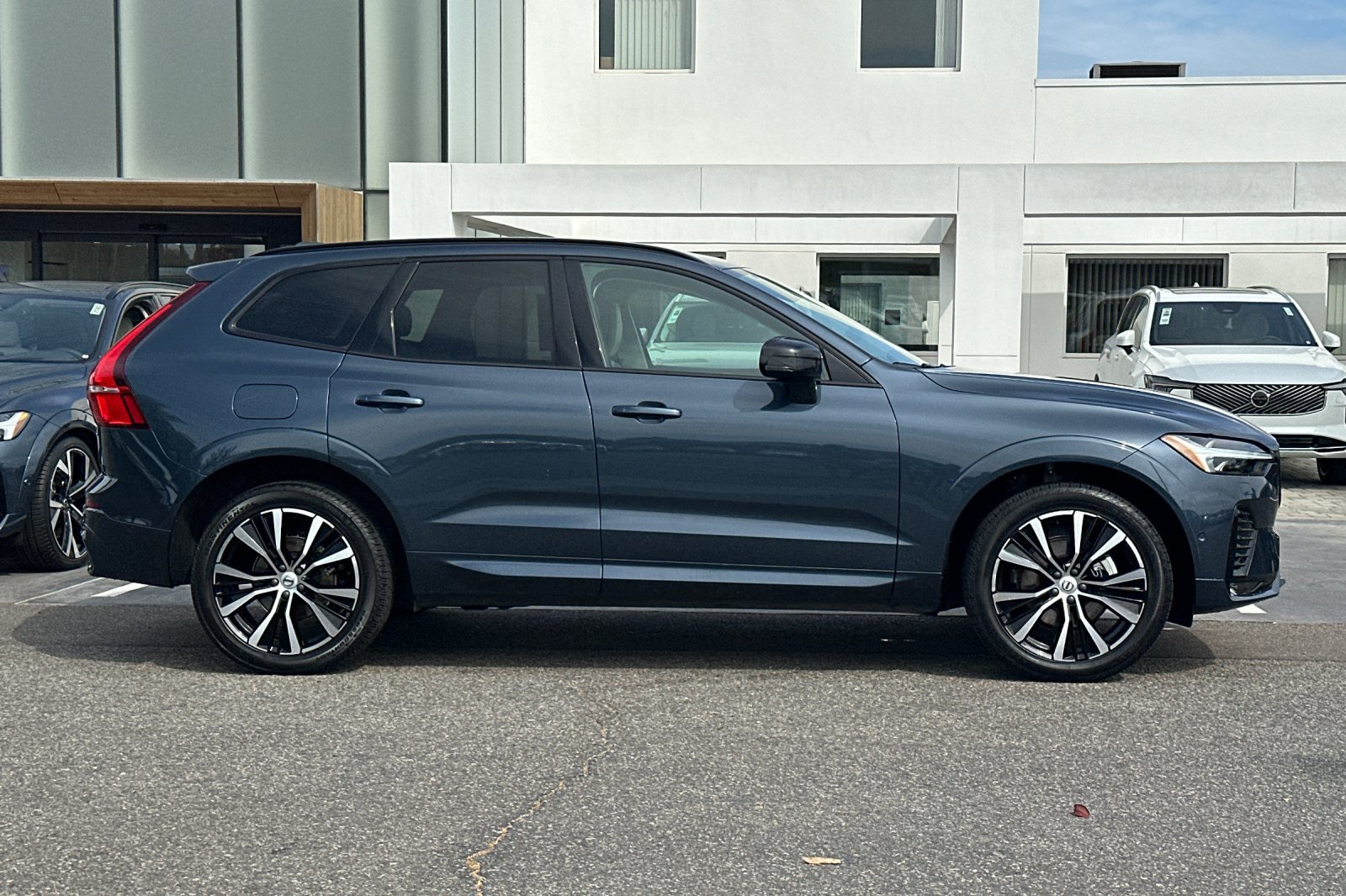 Certified 2023 Volvo XC60 B5 Plus w/ Climate Package FWD image 3