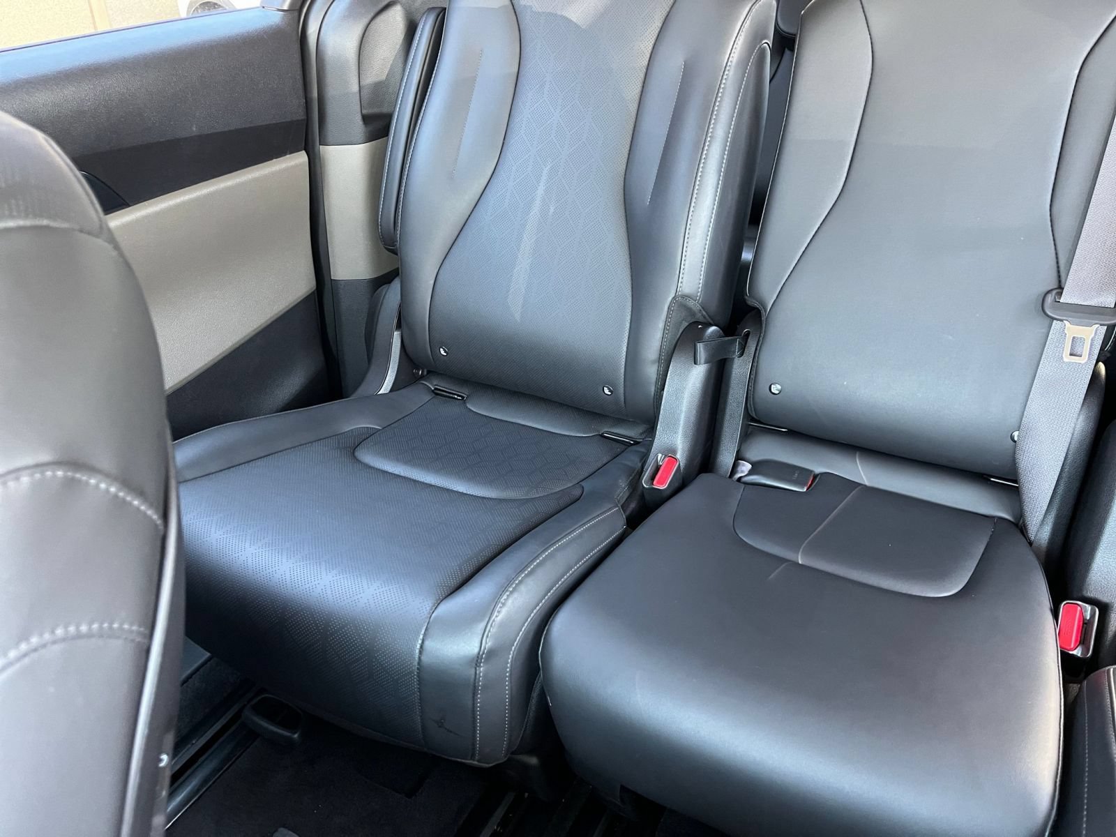 Used 2026 Kia Carnival FWD image 41