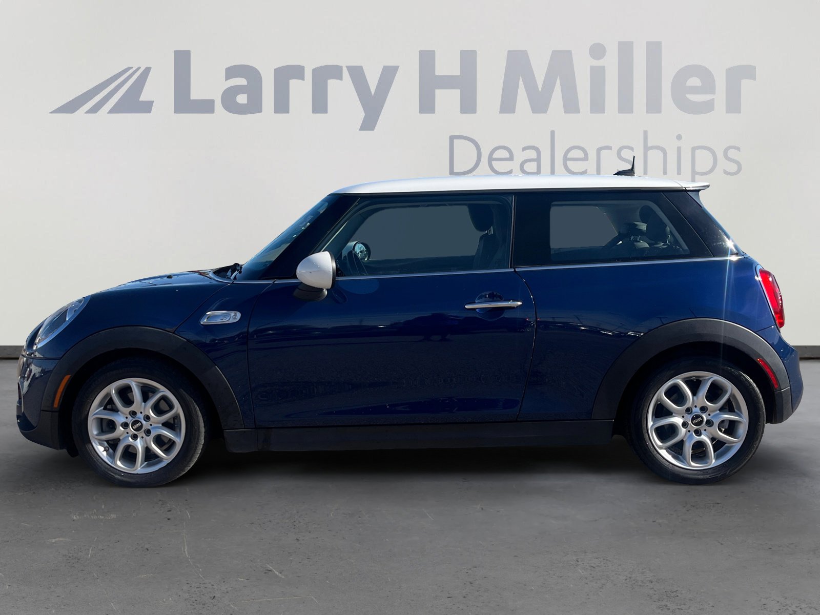 Used 2015 MINI Cooper S image 2