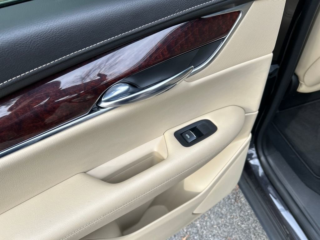 Used 2017 Cadillac XT5 Luxury w/ Driver Awareness Package image 23