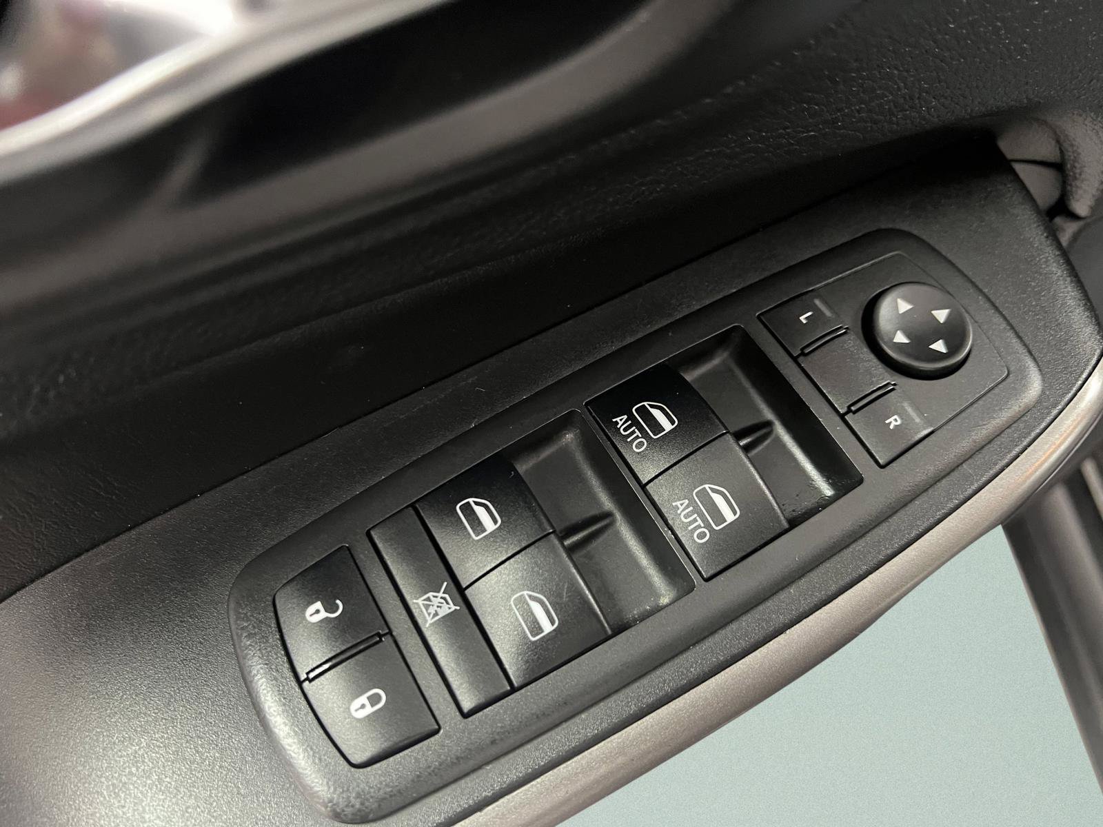 Used 2019 Jeep Cherokee Latitude Plus FWD image 15