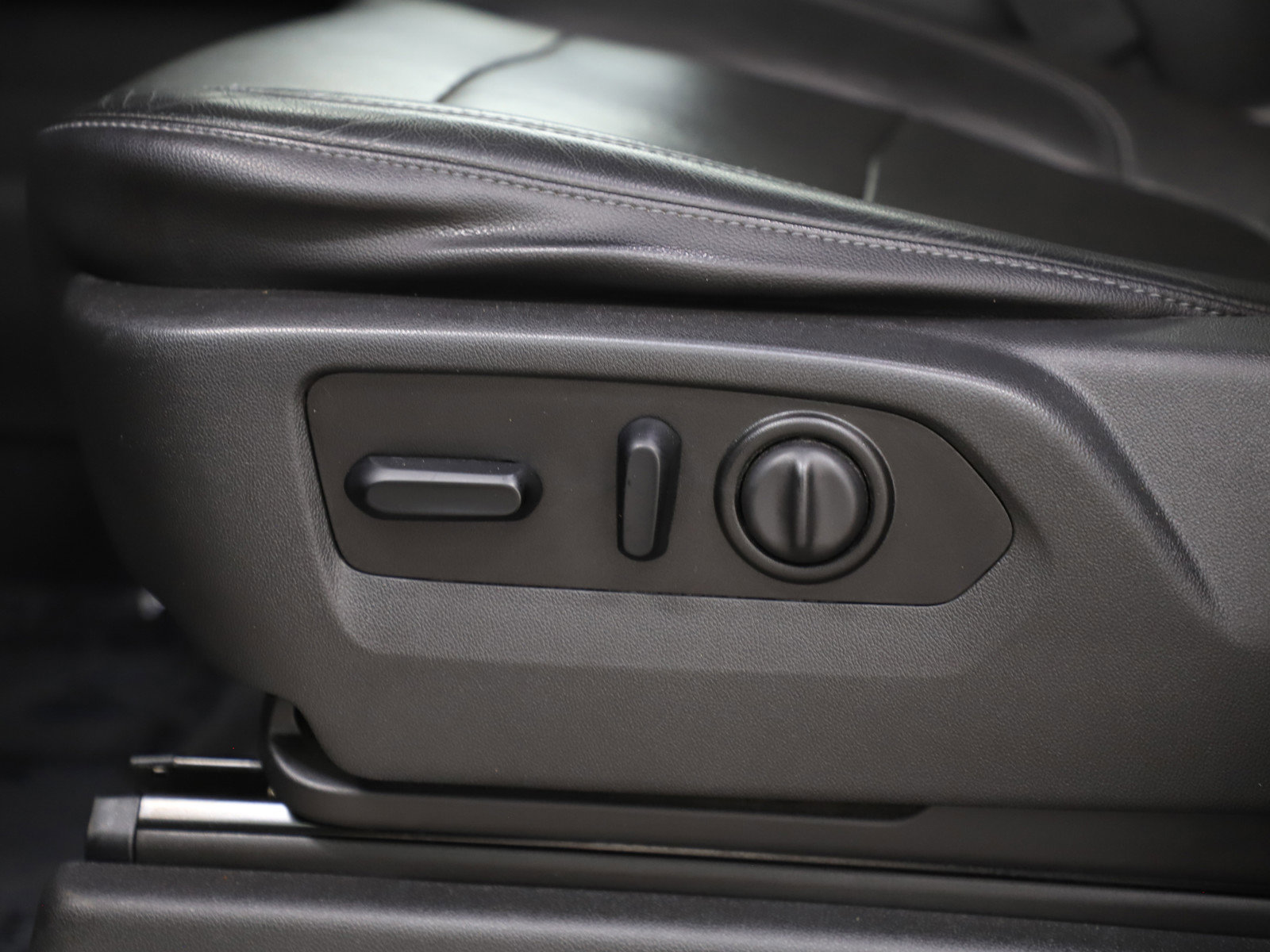 Used 2020 GMC Sierra 1500 SLT w/ SLT Premium Plus Package image 28