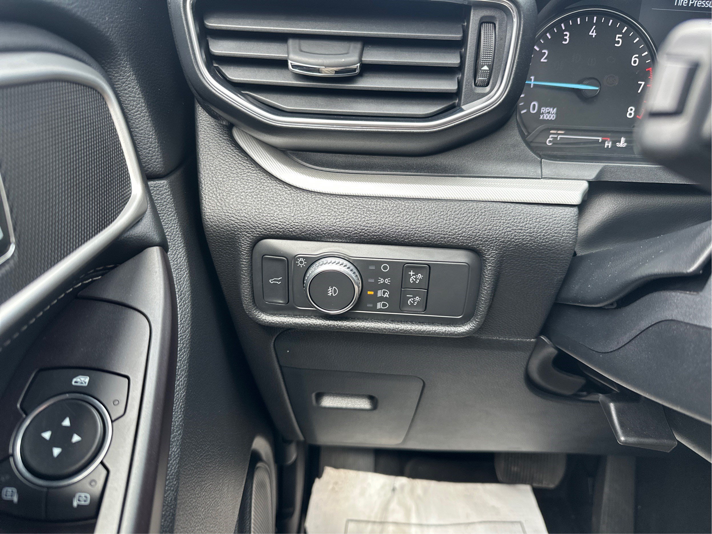 Used 2020 Ford Explorer XLT w/ Equipment Group 202A AWD/4WD image 19