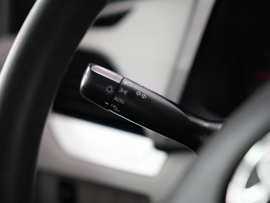 Used 2015 Toyota Sienna L image 14