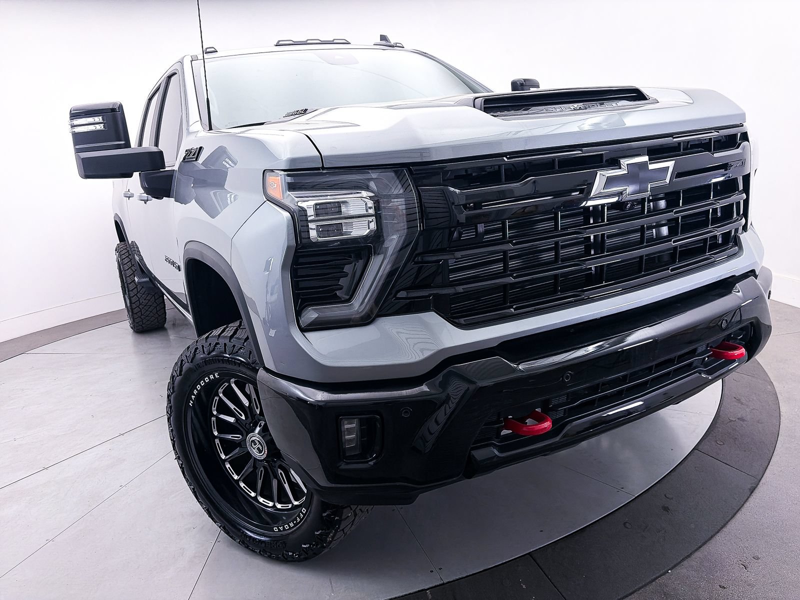 Used 2025 Chevrolet Silverado 2500 LT w/ Trail Boss Package AWD/4WD image 9