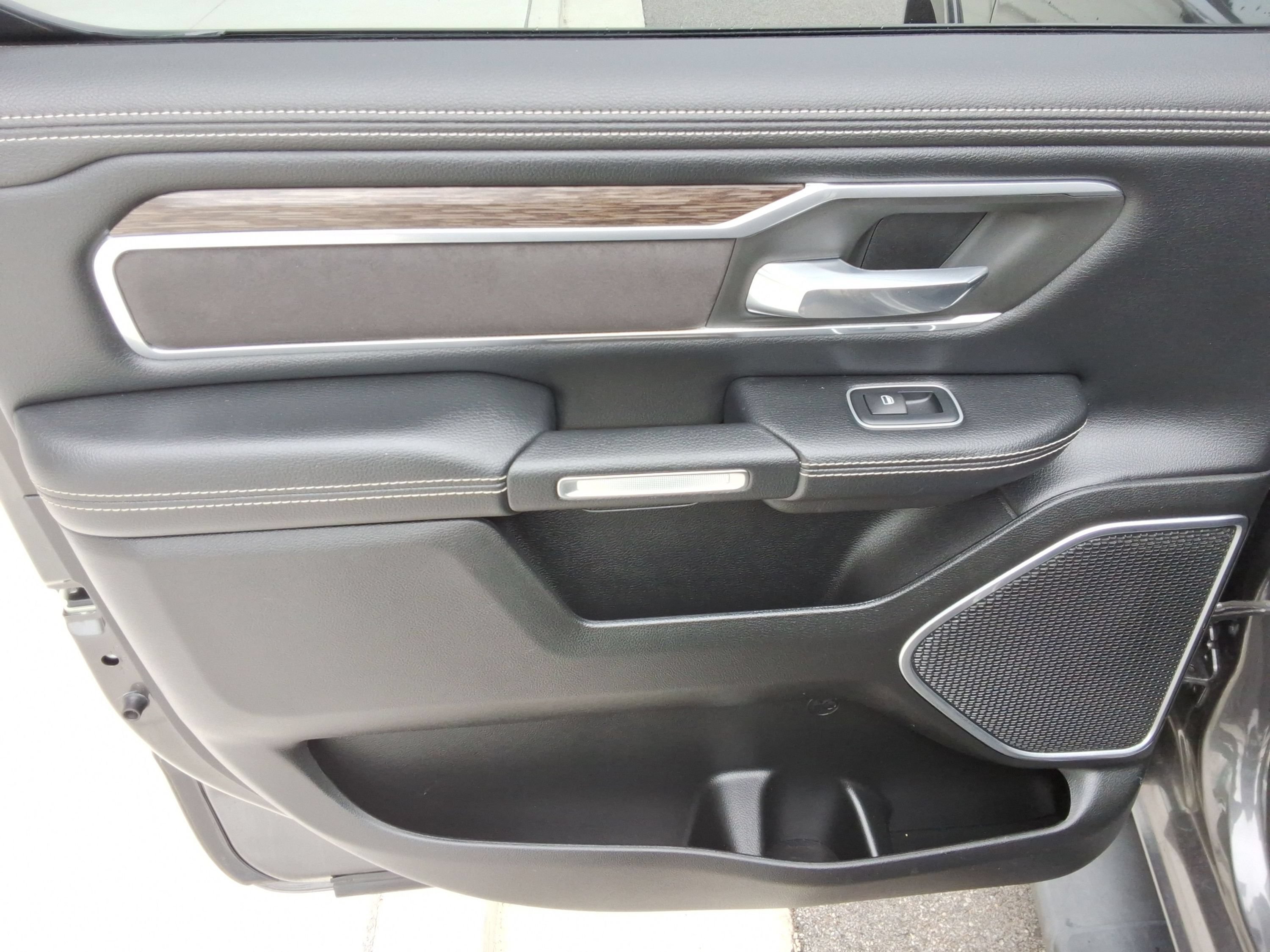 Used 2020 RAM 1500 Laramie AWD/4WD image 22