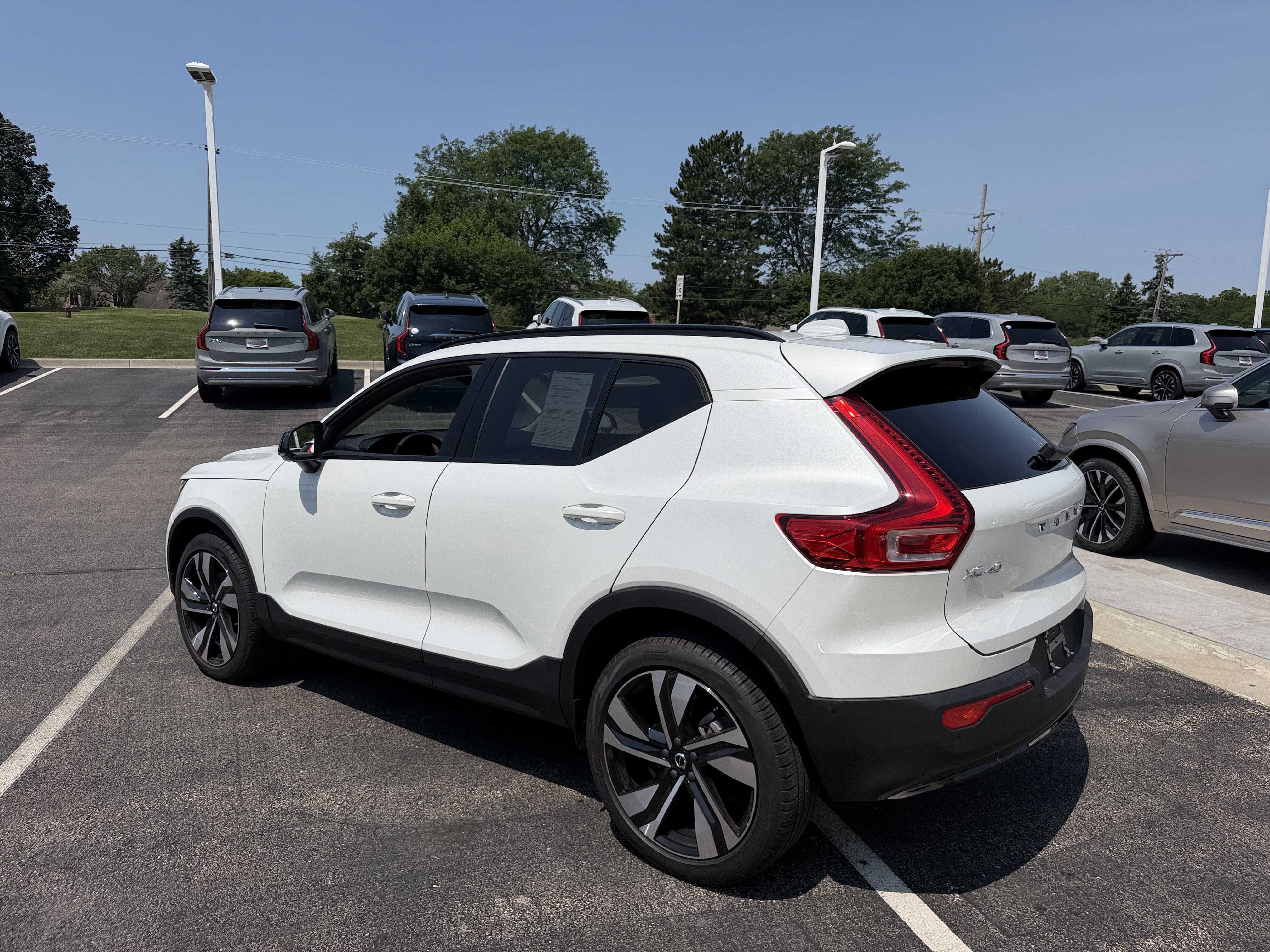 Used 2025 Volvo XC40 B5 Ultra AWD/4WD image 5