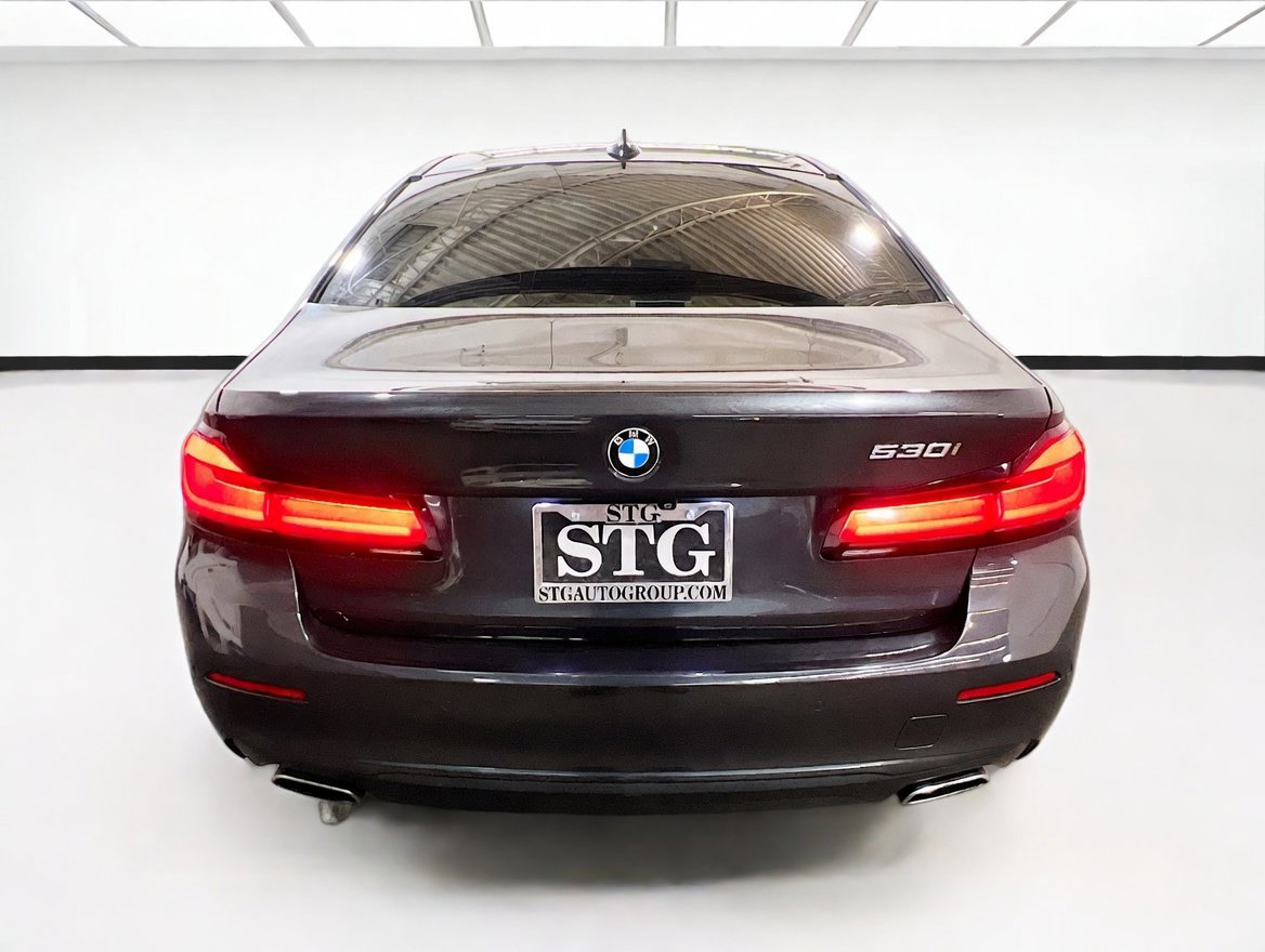 Used 2022 BMW 530i w/ Convenience Package RWD image 5