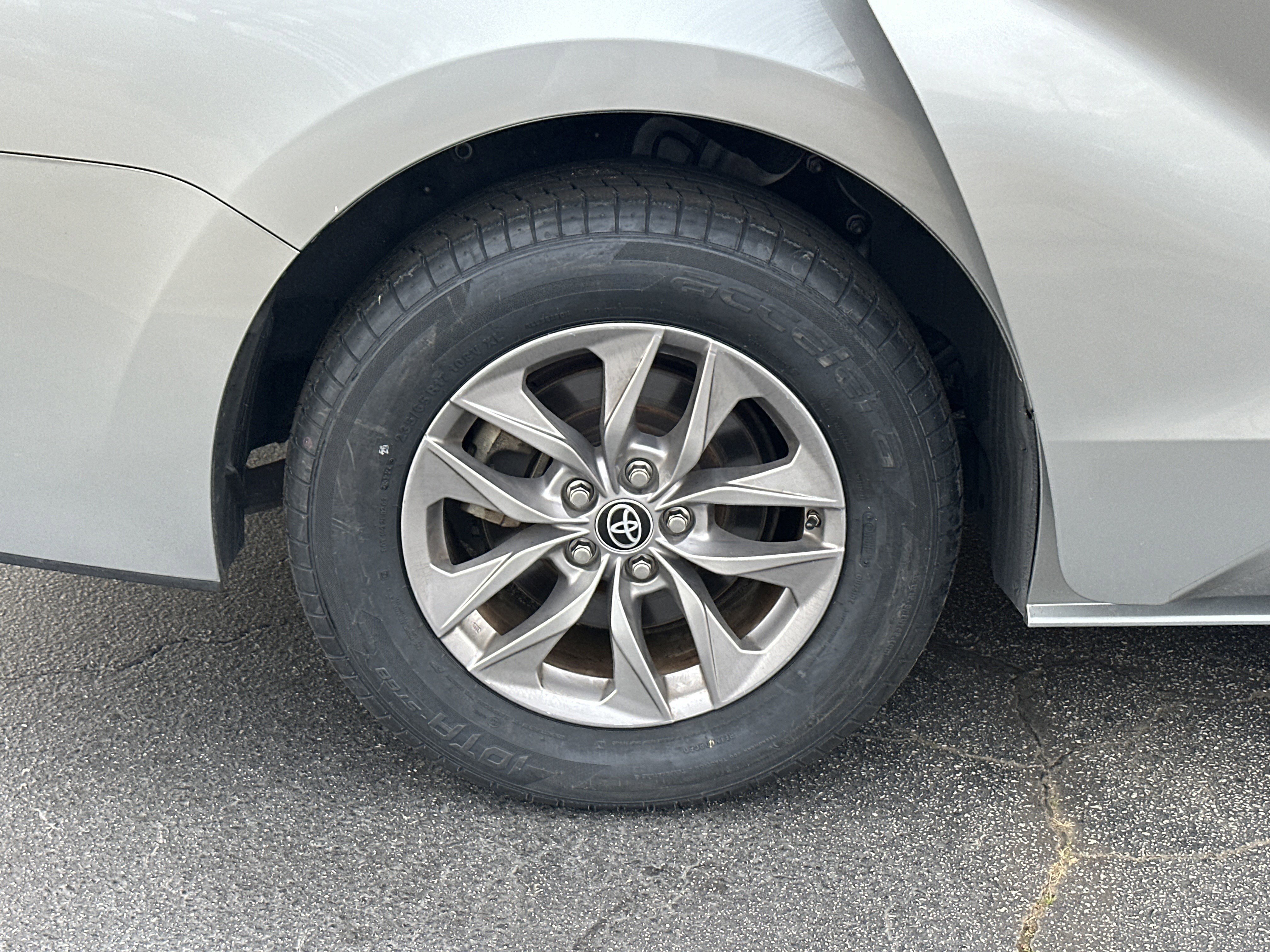 Used 2022 Toyota Sienna XLE image 18