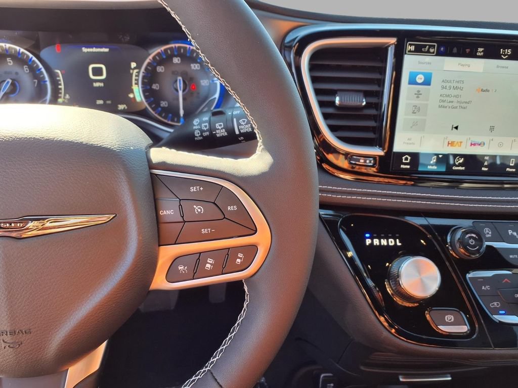 New 2026 Chrysler Pacifica Select FWD image 11