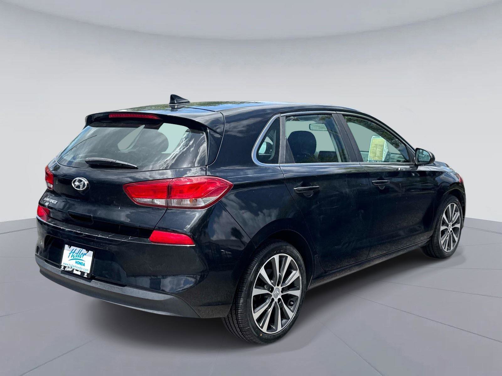Used 2018 Hyundai Elantra GT FWD image 4