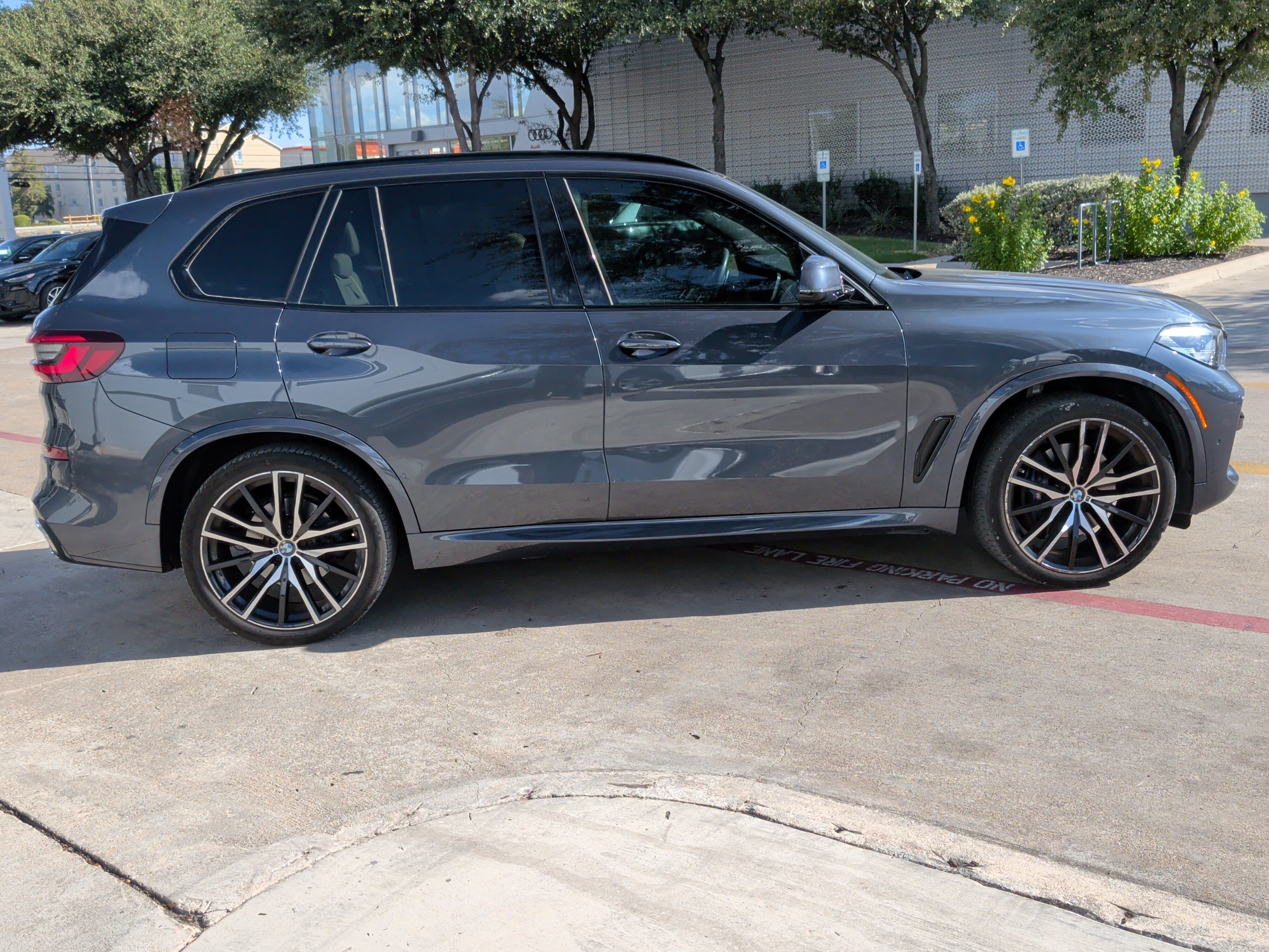 Used 2022 BMW X5 sDrive40i w/ M Sport Package RWD image 11