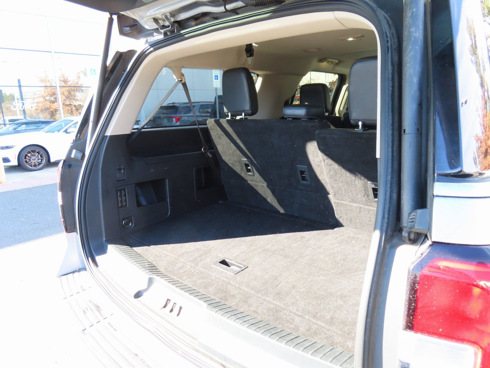 Used 2024 Ford Expedition Max XLT image 38