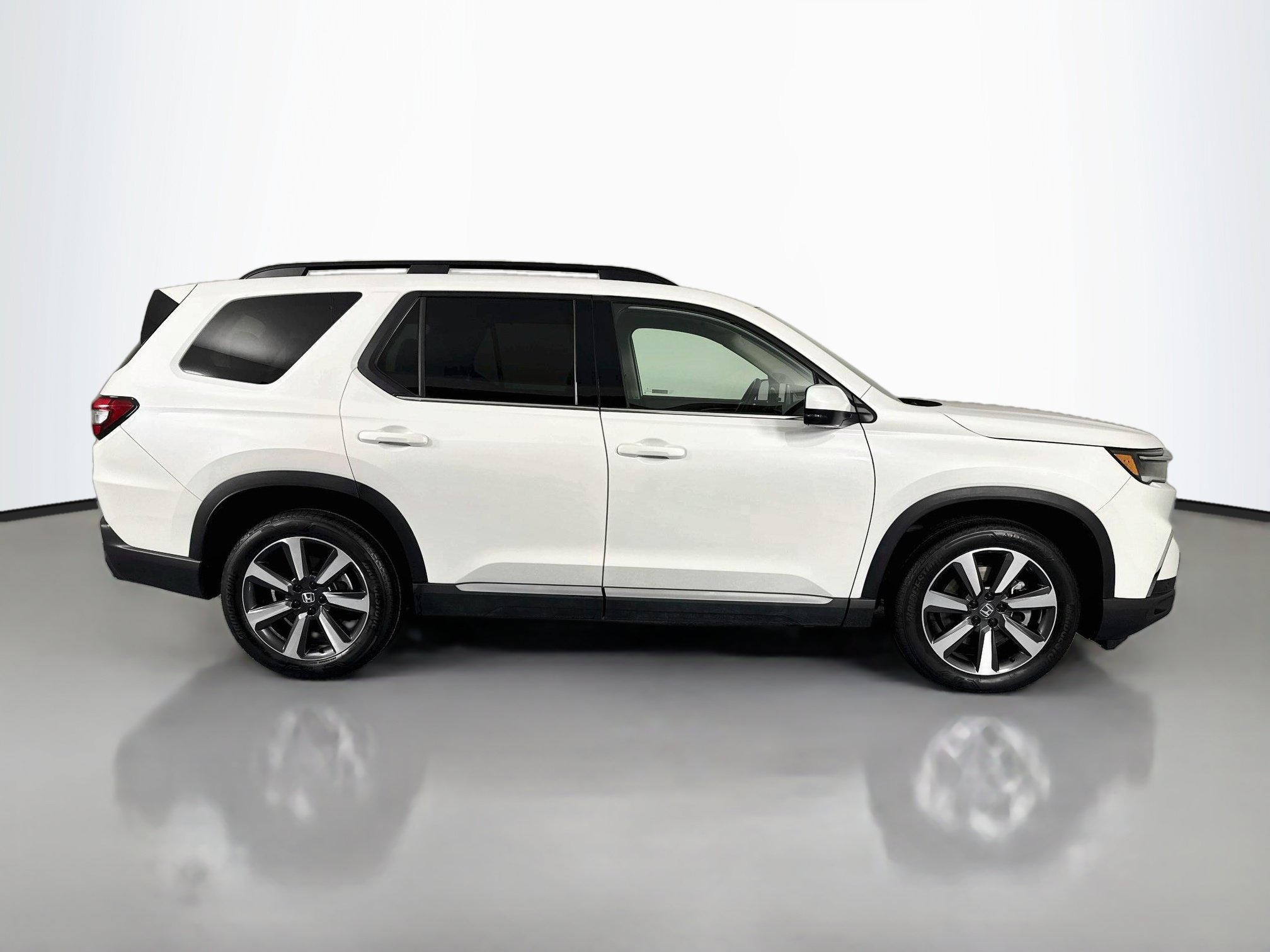 Certified 2024 Honda Pilot Touring image 4