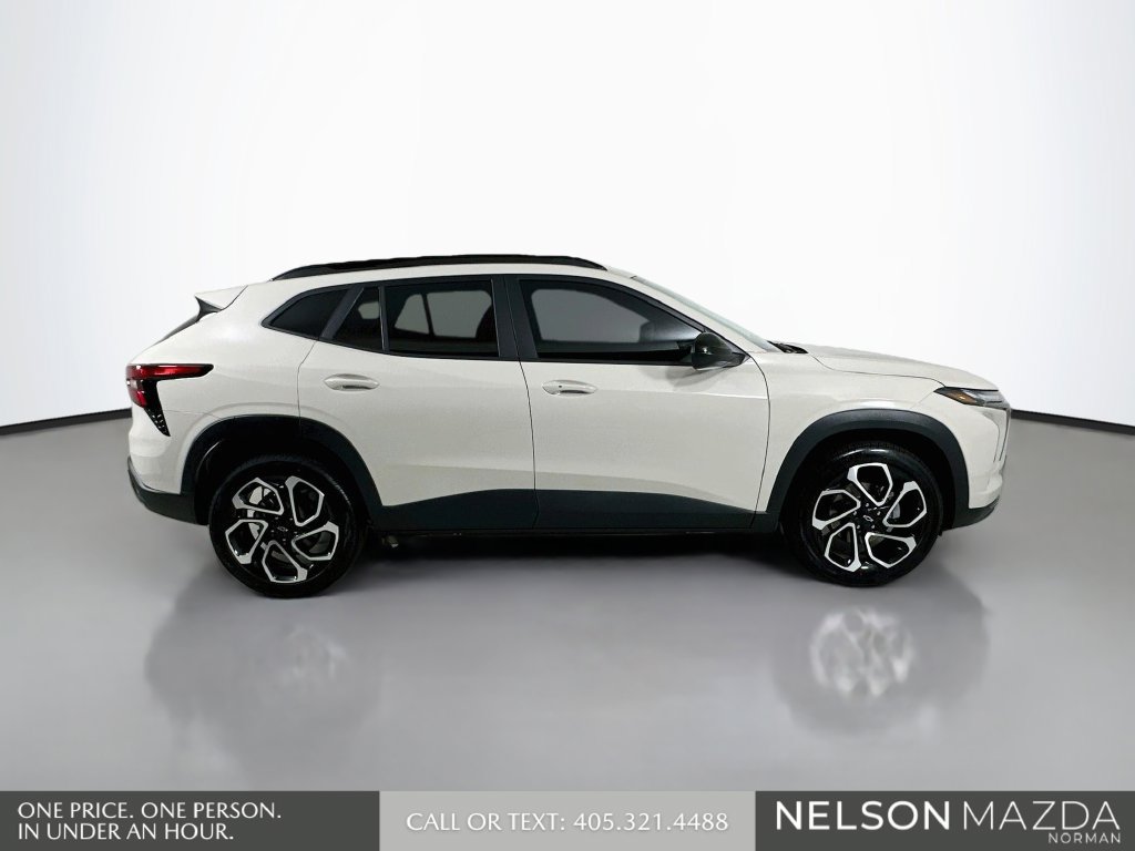 Used 2026 Chevrolet Trax RS w/ Sunroof Package FWD image 5