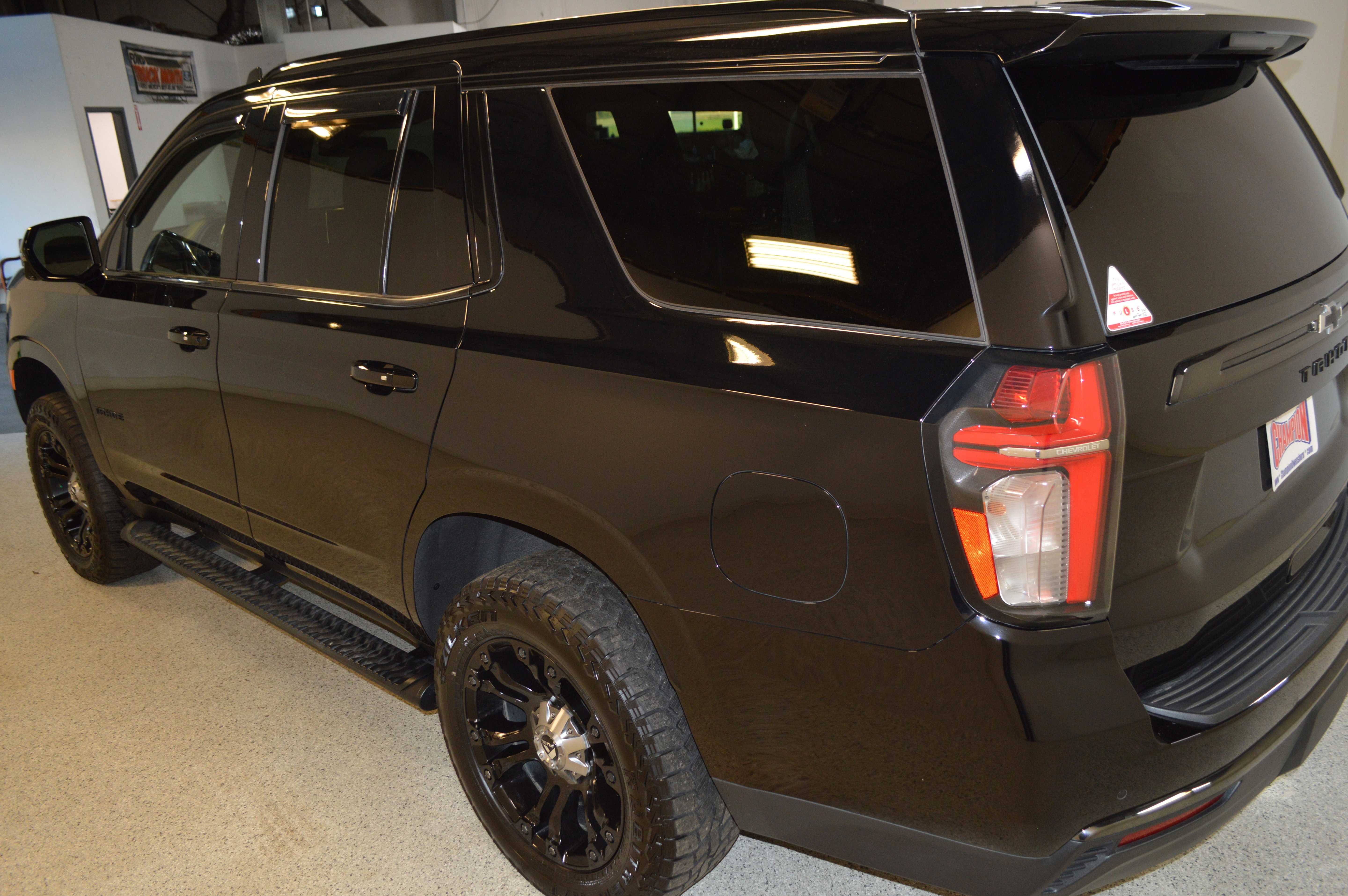 Used 2021 Chevrolet Tahoe Z71 w/ Luxury Package image 5