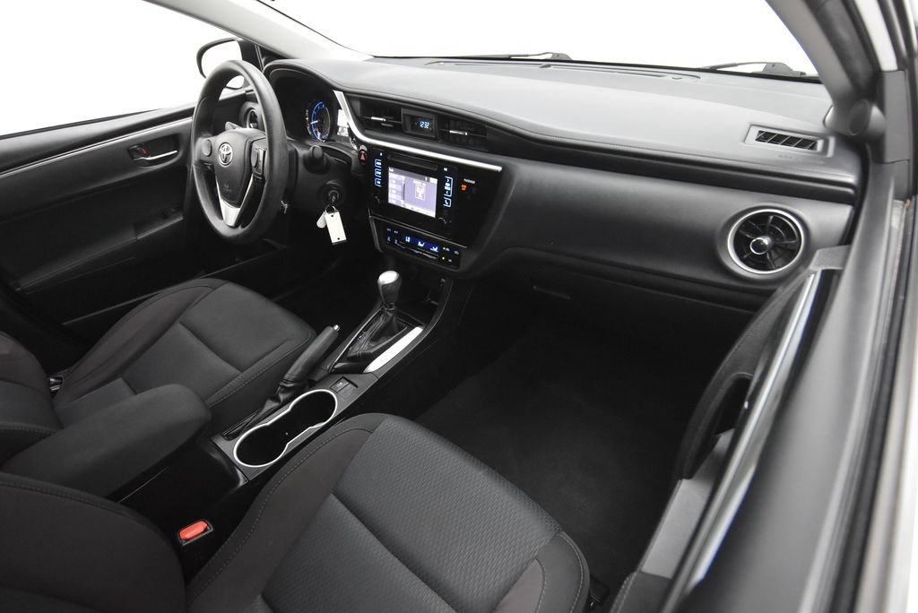 Used 2017 Toyota Corolla LE FWD image 29