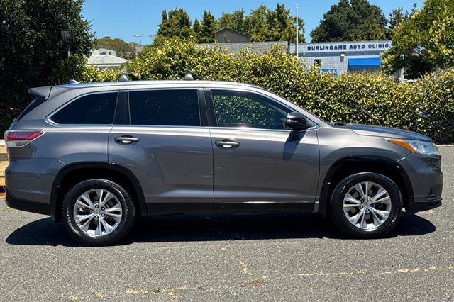 Used 2015 Toyota Highlander XLE AWD/4WD image 2