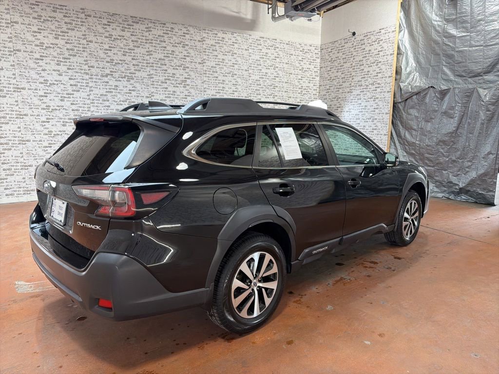 Used 2023 Subaru Outback Premium AWD/4WD image 7