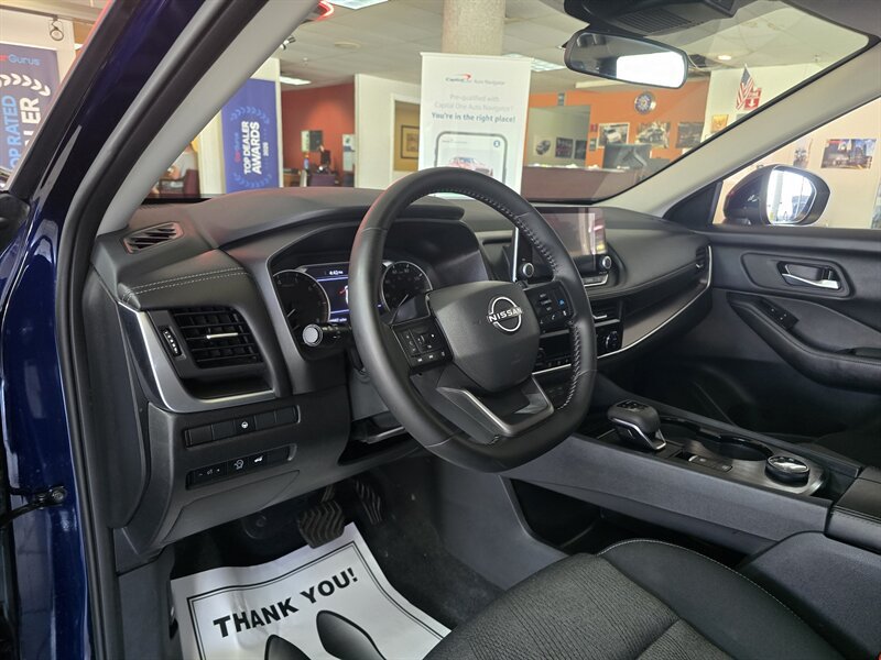 Used 2026 Nissan Rogue SV AWD/4WD image 8