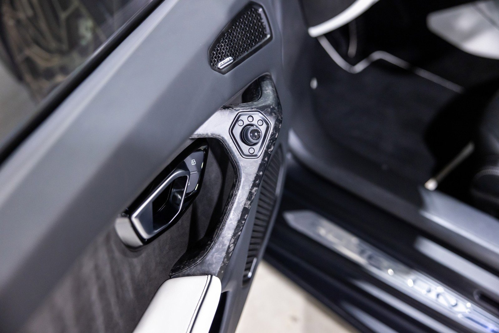 Used 2022 Lamborghini Huracan EVO image 35