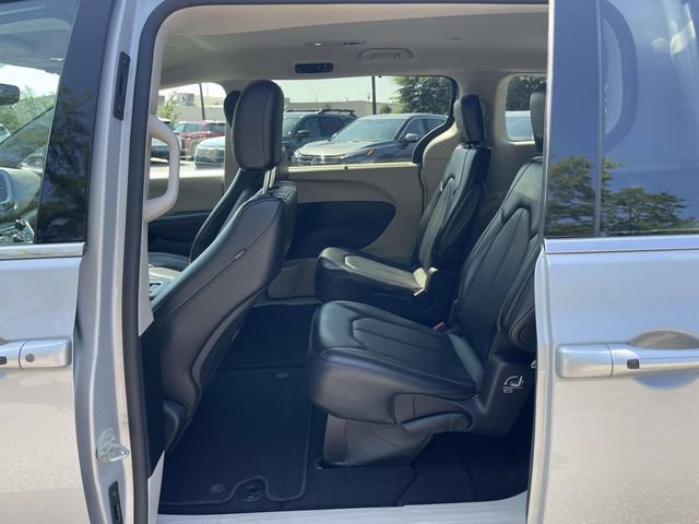 Used 2024 Chrysler Pacifica Touring-L FWD image 13