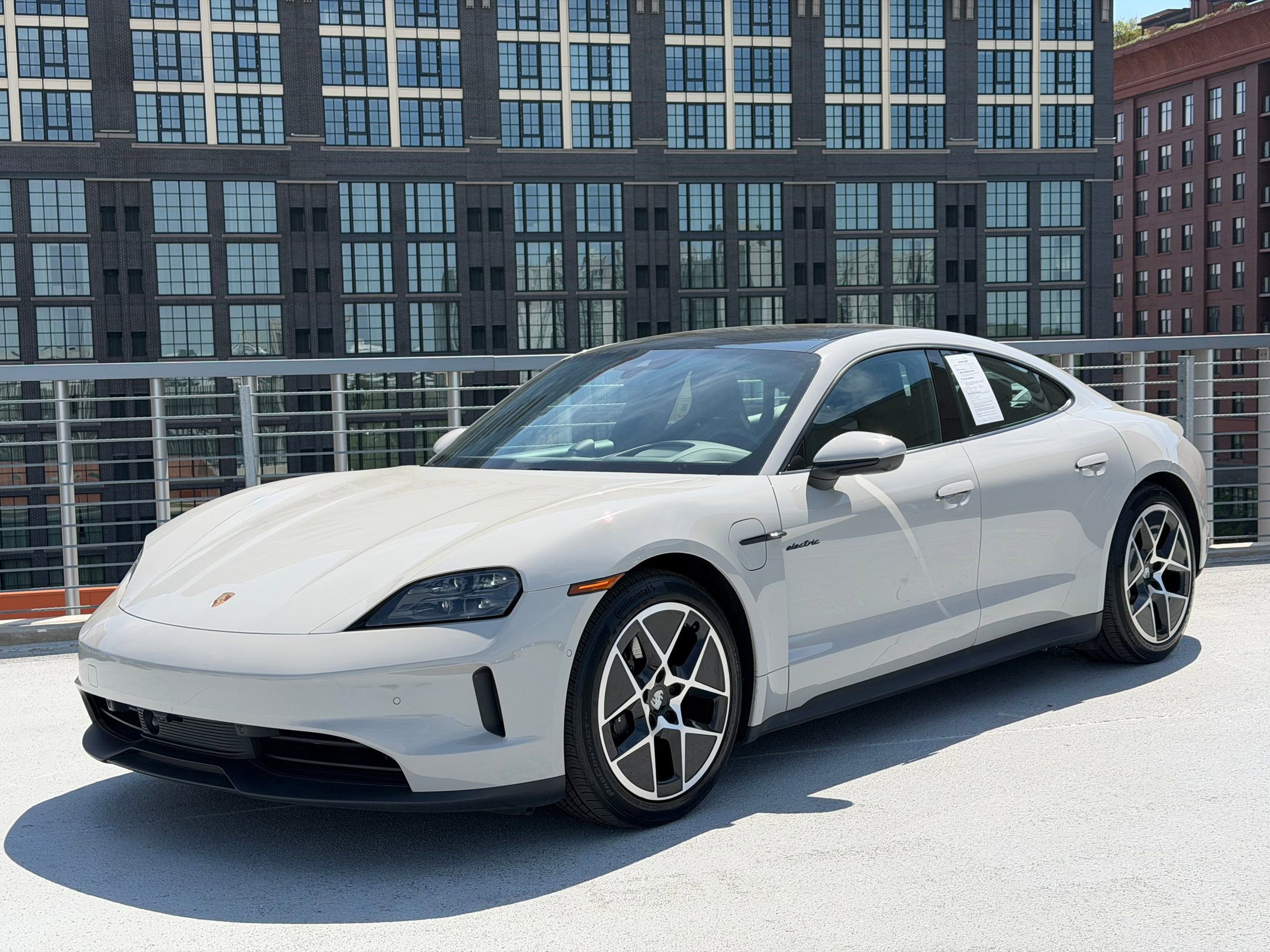 Used 2025 Porsche Taycan RWD image 1