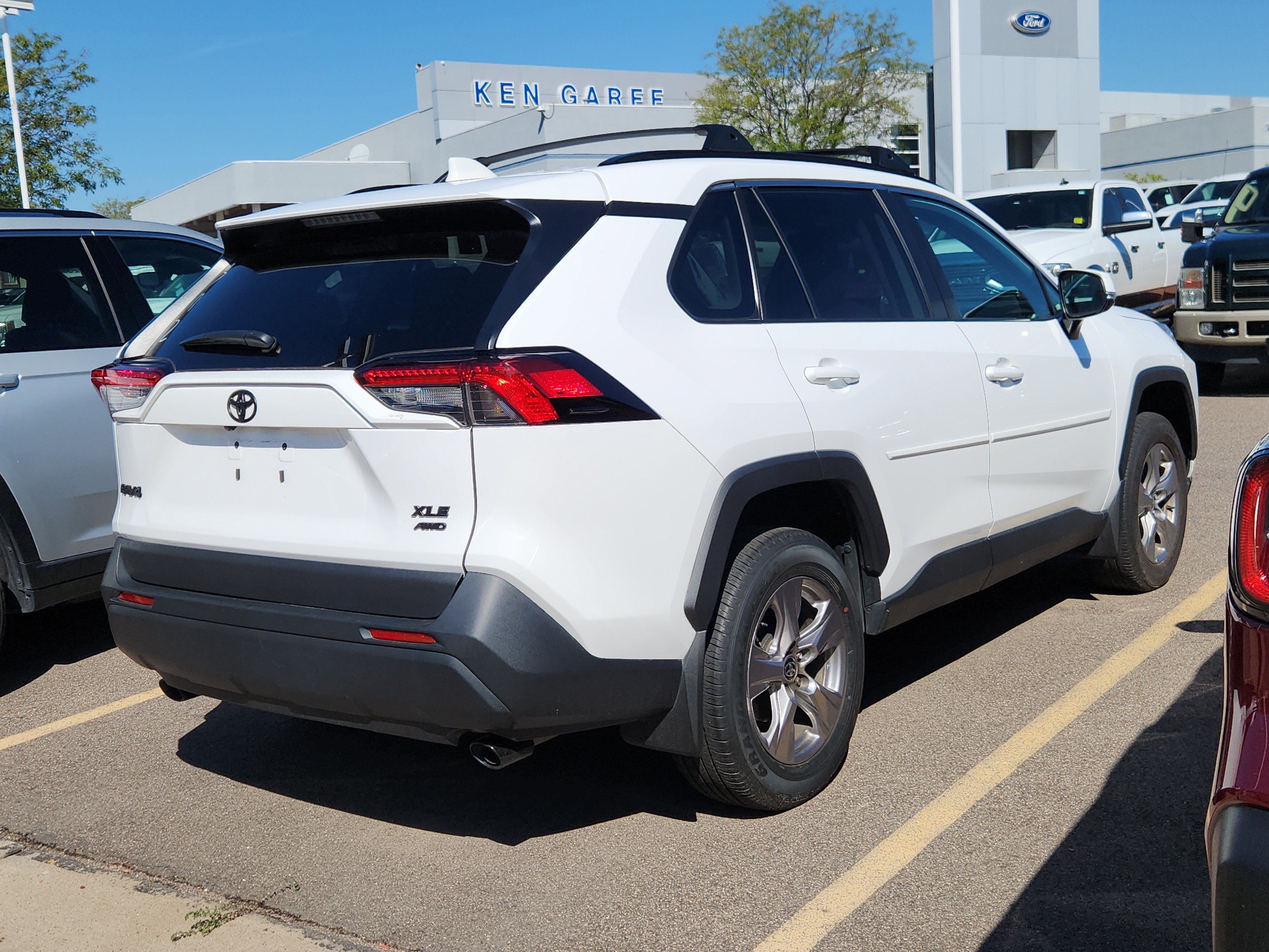 Used 2025 Toyota RAV4 XLE w/ Convenience Package AWD/4WD image 4