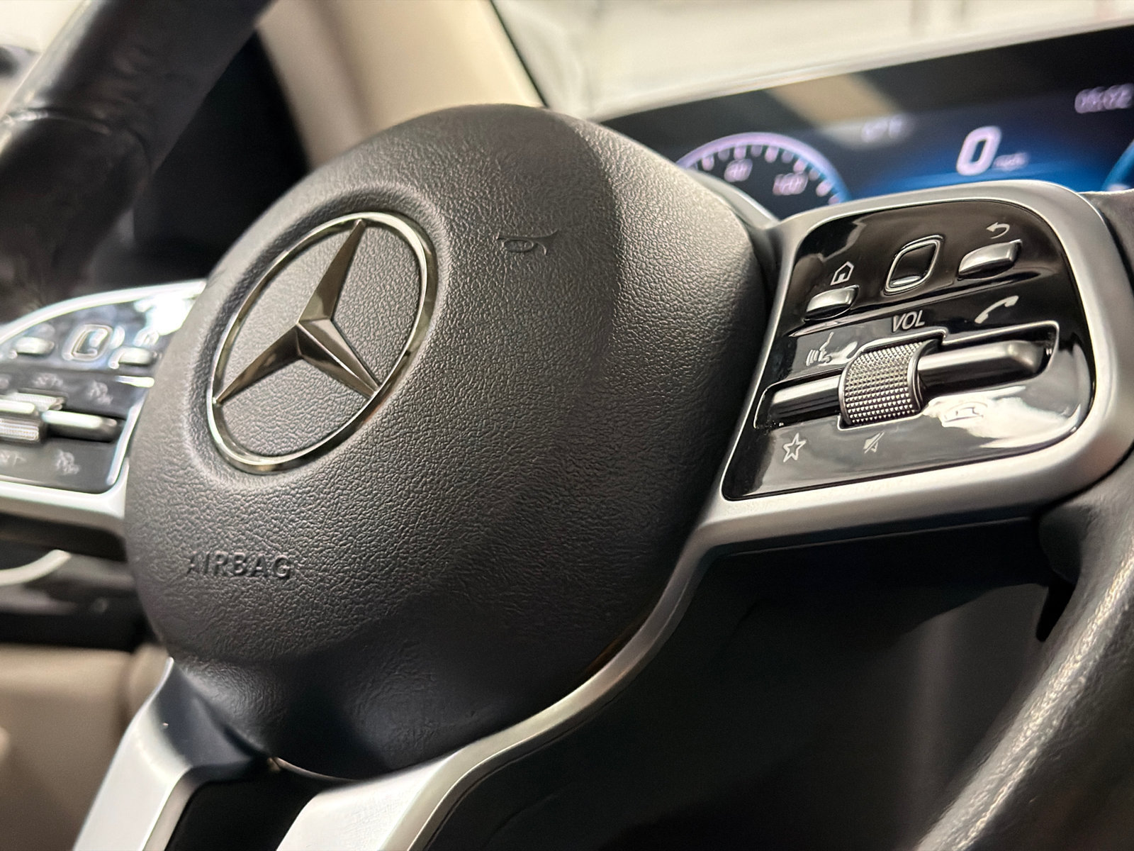 Used 2020 Mercedes-Benz GLE 350 4MATIC image 24