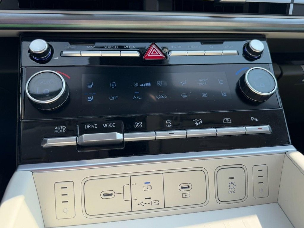 Used 2025 Hyundai Santa Fe Calligraphy image 19