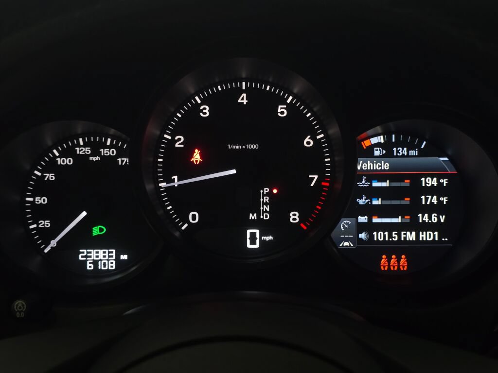 Certified 2024 Porsche Macan AWD/4WD image 40