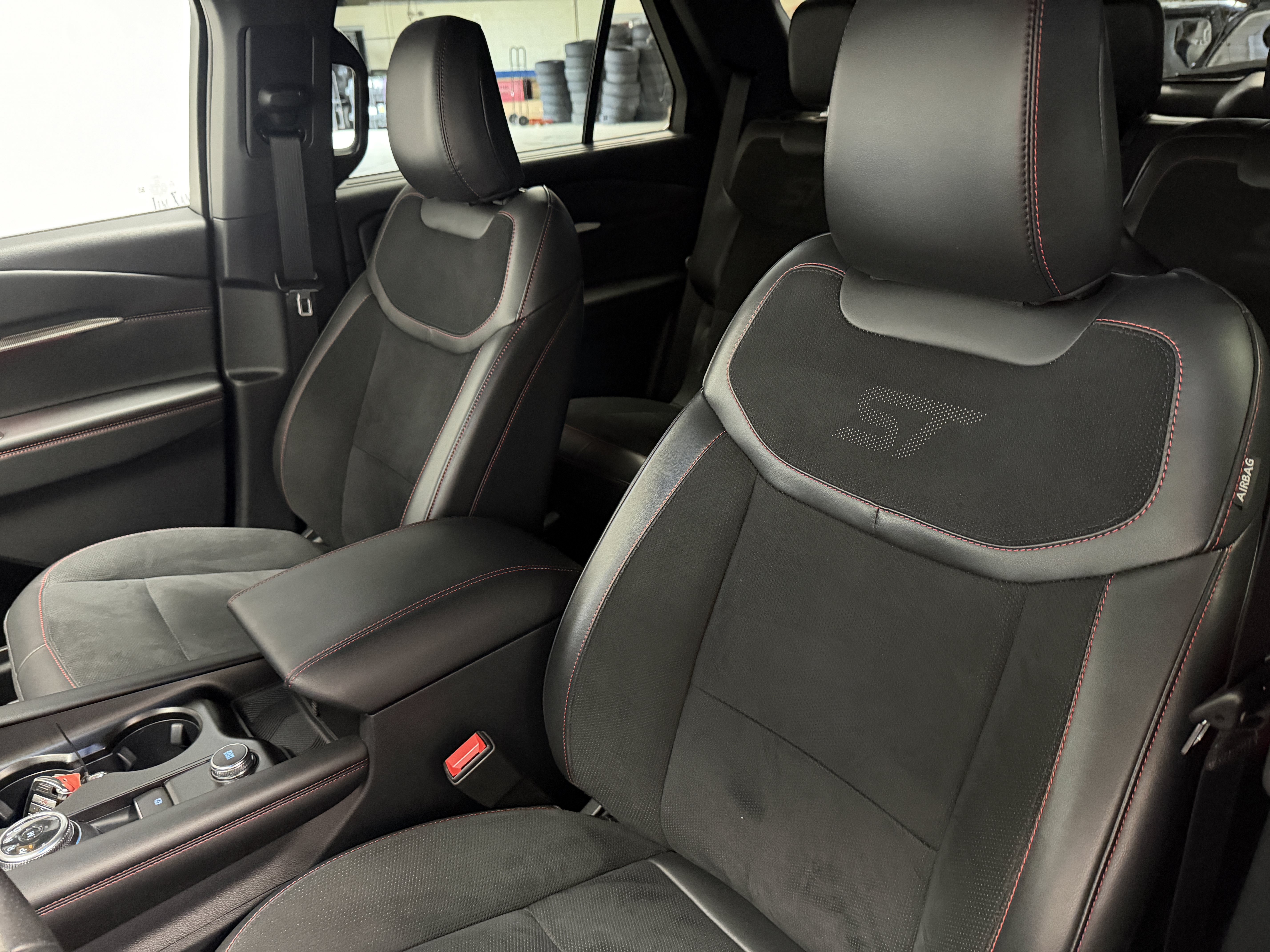 Used 2025 Ford Explorer ST AWD/4WD image 19